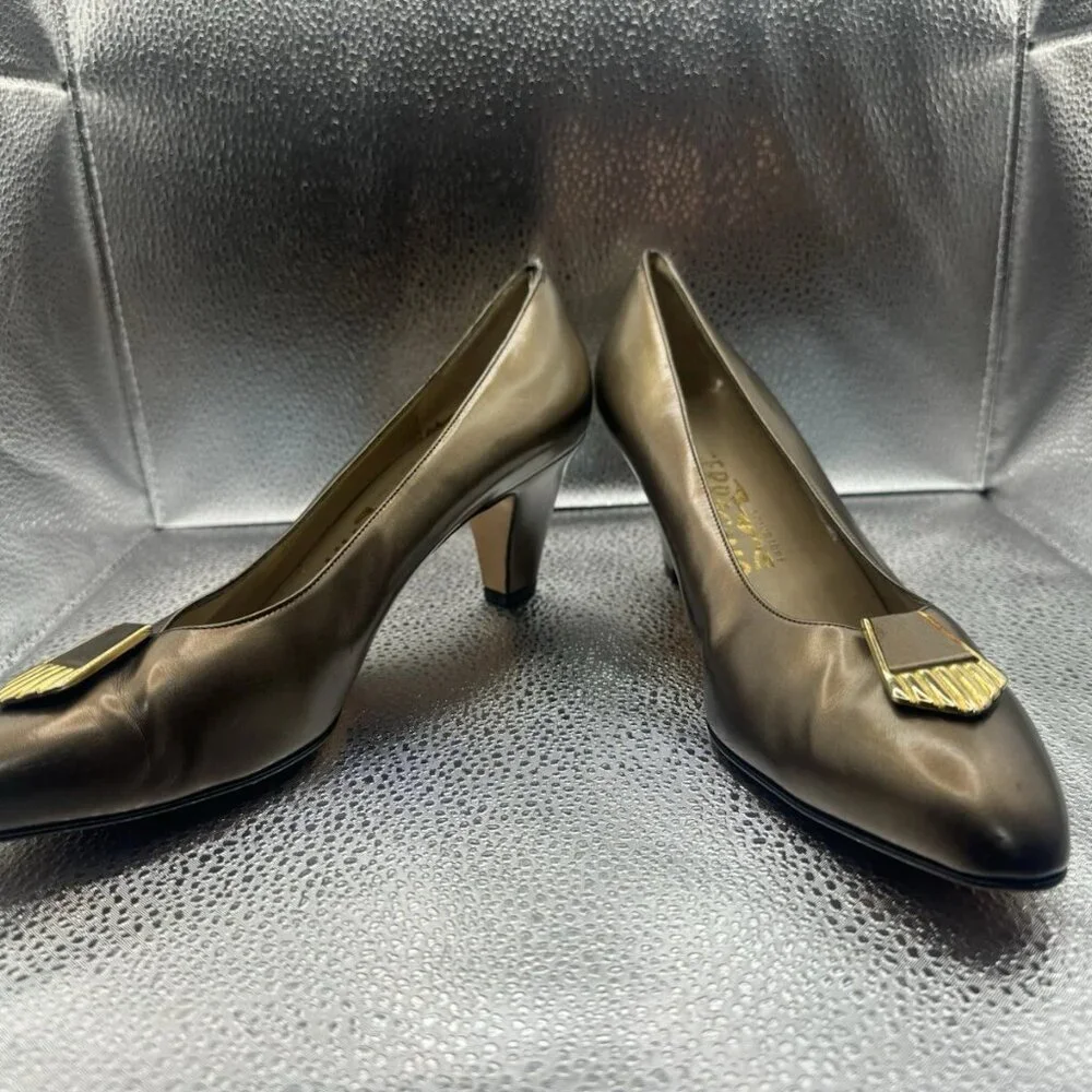 RARE 🚀 Salvatore Feragamo womens‎ Gold pumps 8.5 vintage heels shoes